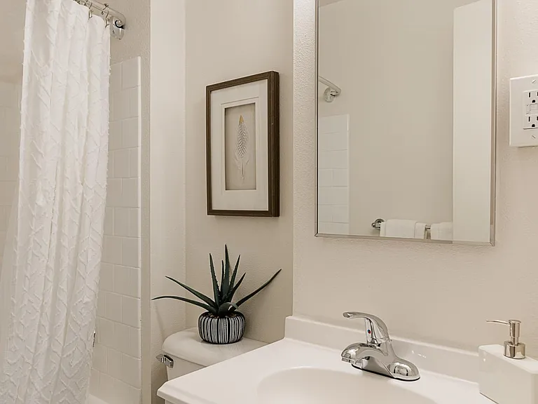 Portland Towers Apartments — Photo 22