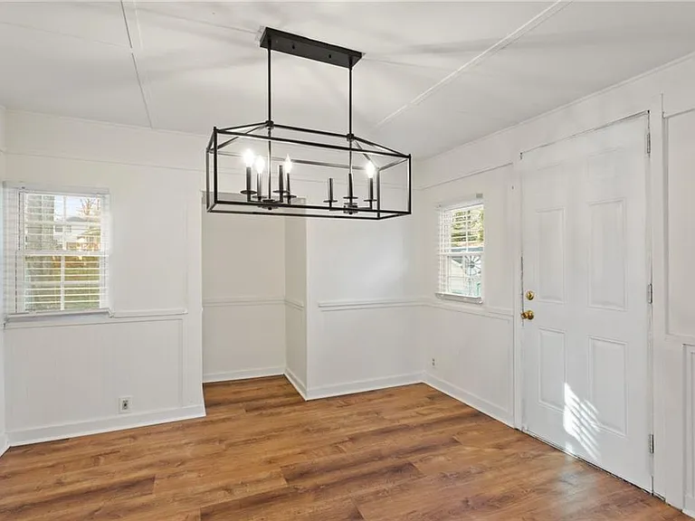 798 Bank St SE — Photo 5