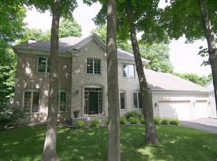 8426 Stone Creek Ct, Chanhassen, MN 55317
