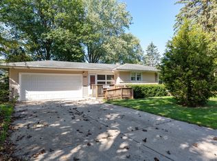 234 Walter Ct, Elgin, IL 60123