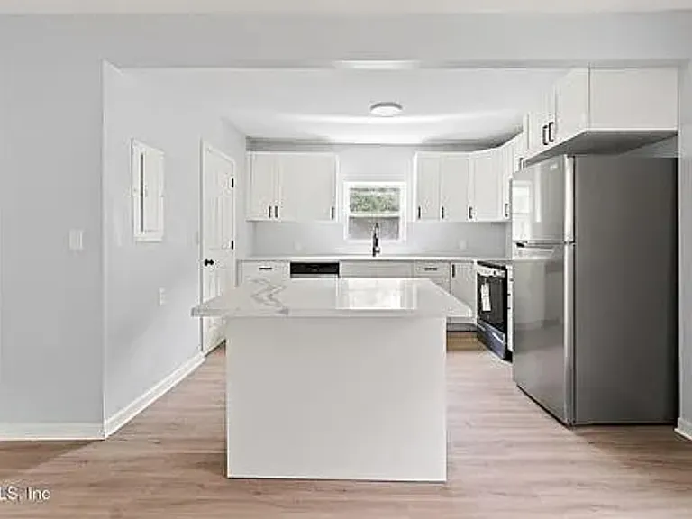3348 Commonwealth Ave — Photo 14