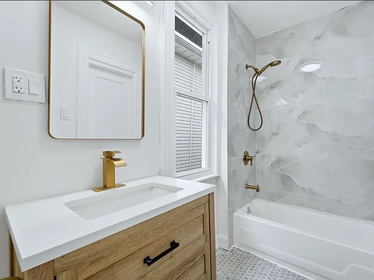 114 Oak St #1 — Photo 6