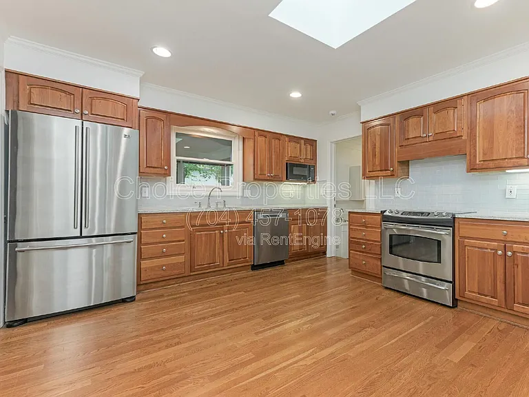 421 Blairmore Dr — Photo 7