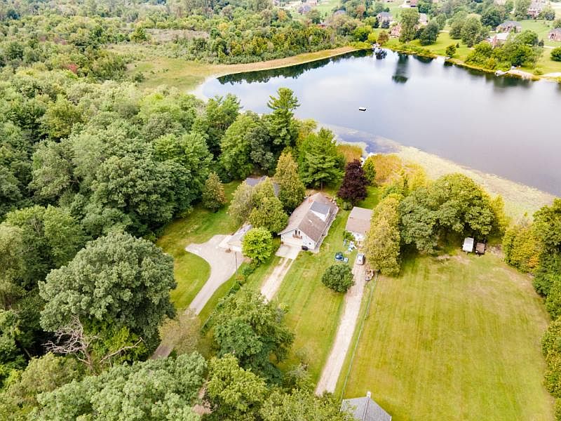 1st image of 1030 Lake Dr