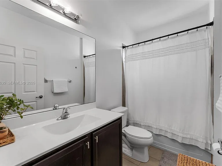 134 SE 28th Ter #10 — Photo 15