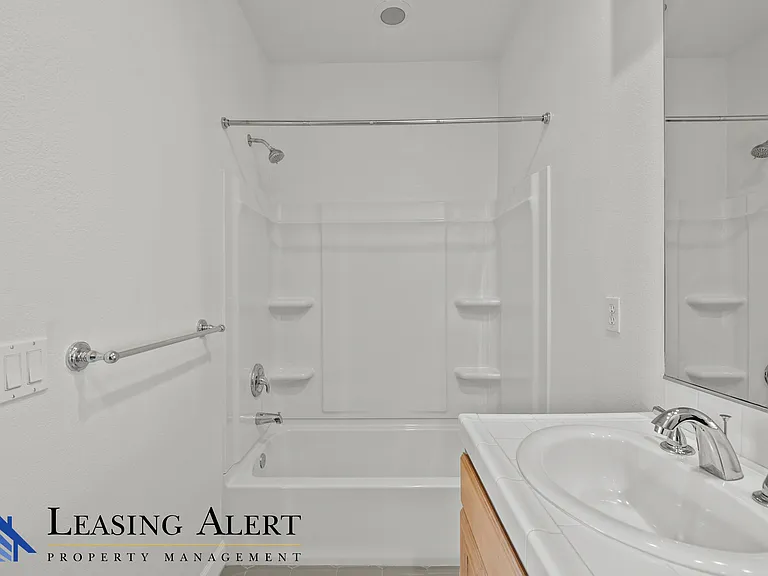 24320 Lorenzo Ln — Photo 17