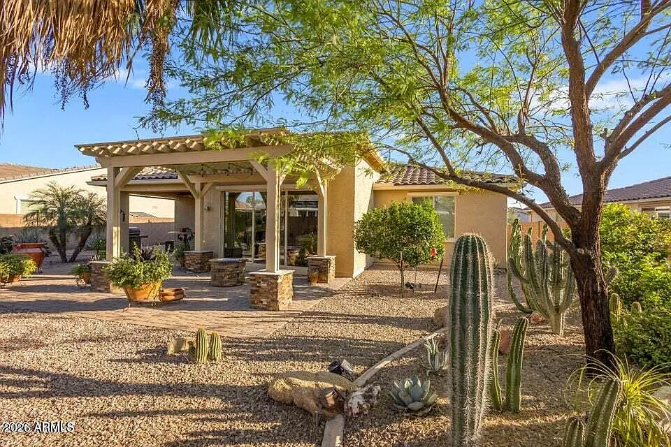 3 bed, 2.0 bath, 1982 sqft, $3,000 — Photo 2