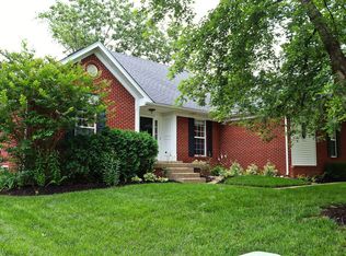 1405 Twin Ridge Rd, Lyndon, KY 40242