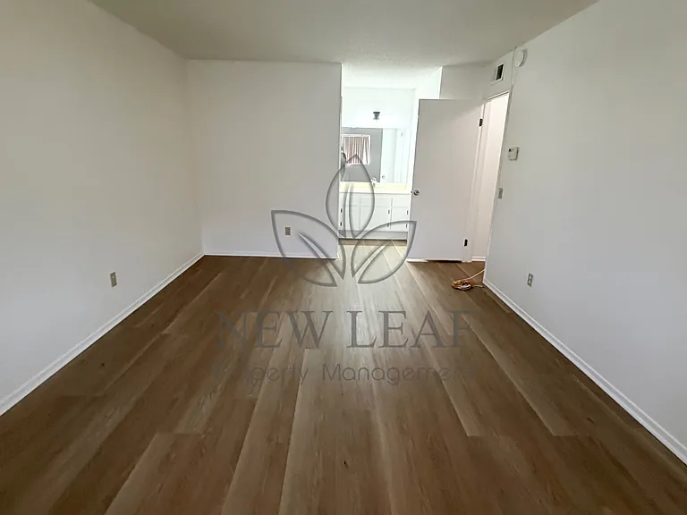 3054 Gladstone St #4 — Photo 12