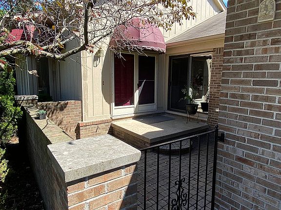 4th image of 39824 Mount Elliott Dr