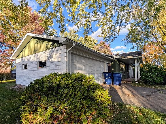 3rd image of 2704 E Neupert Ave