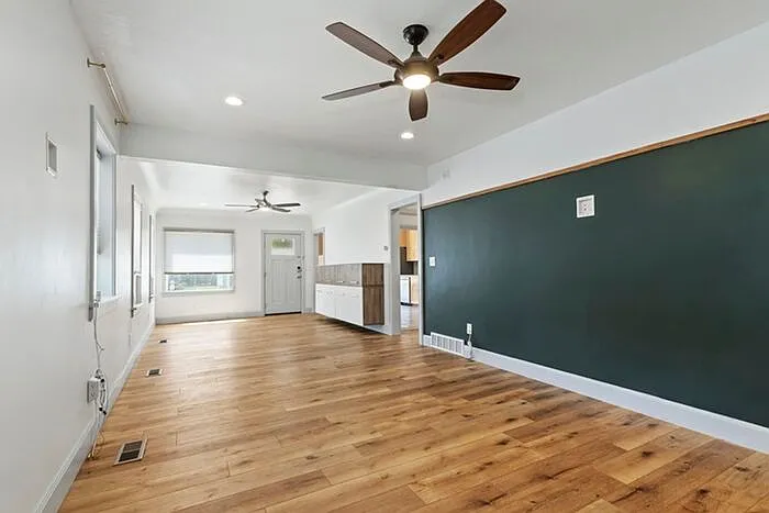 4 bed, 3.0 bath, 2400 sqft, $2,995 — Photo 3