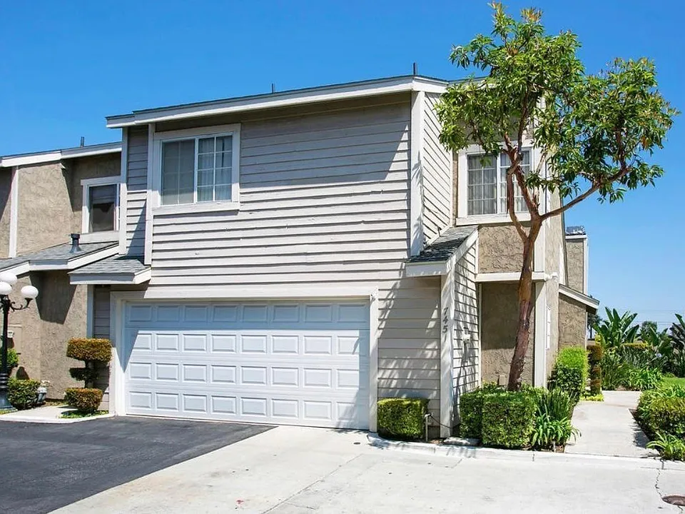 7451 Skyline Dr