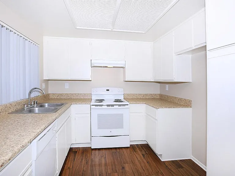 Club Pacifica Apartment Homes — Photo 61