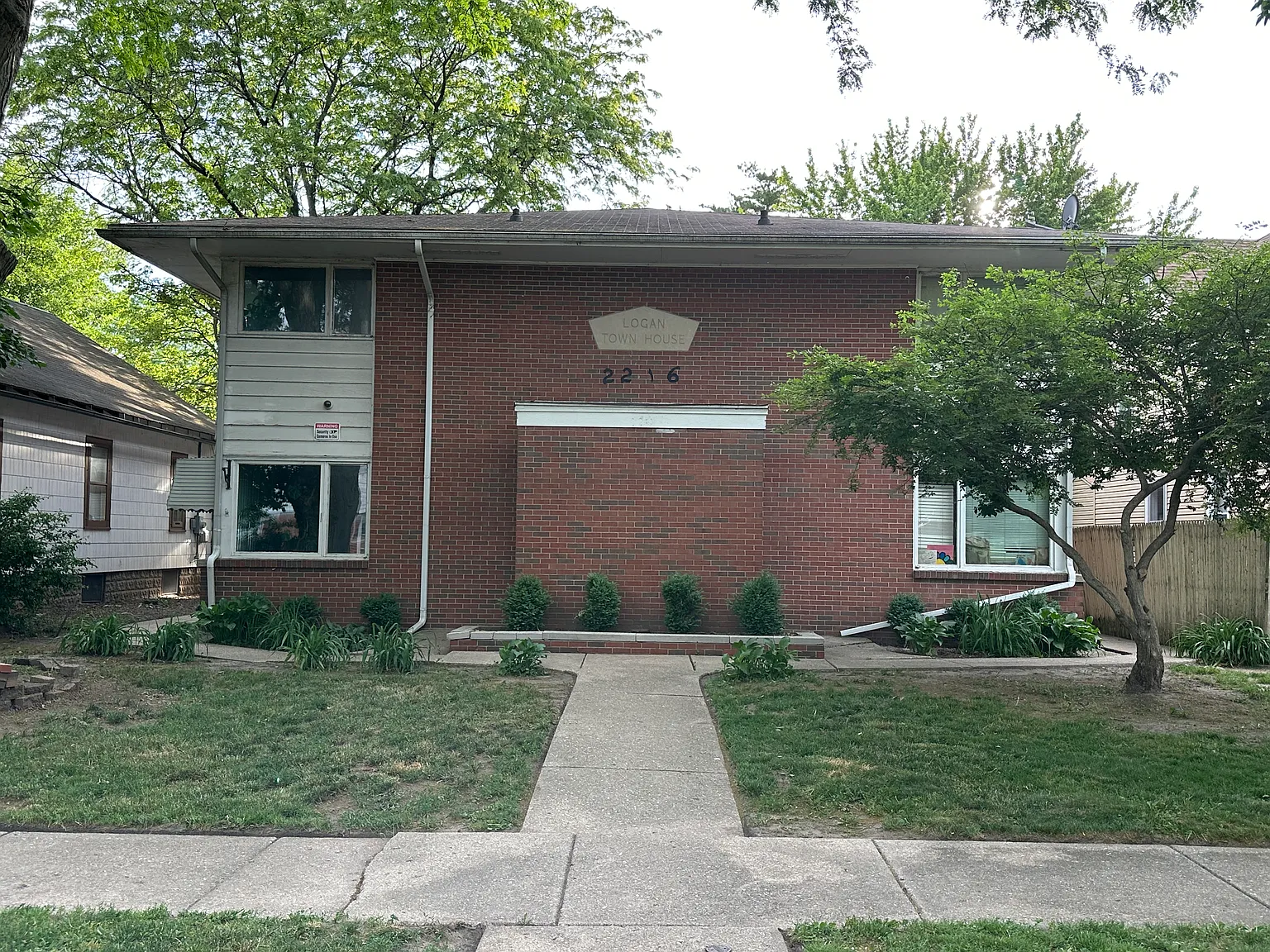2 bed, 1.5 bath, $985 — Photo 1