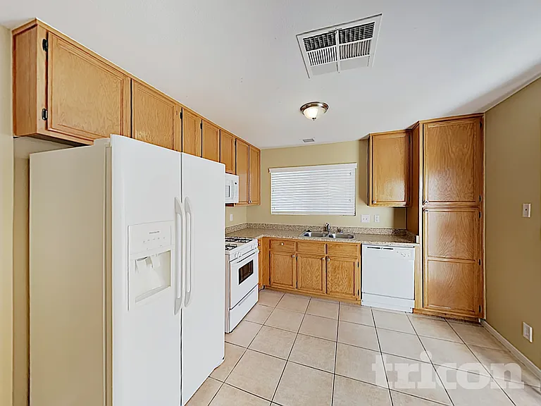 625 Freeburg Pl — Photo 21