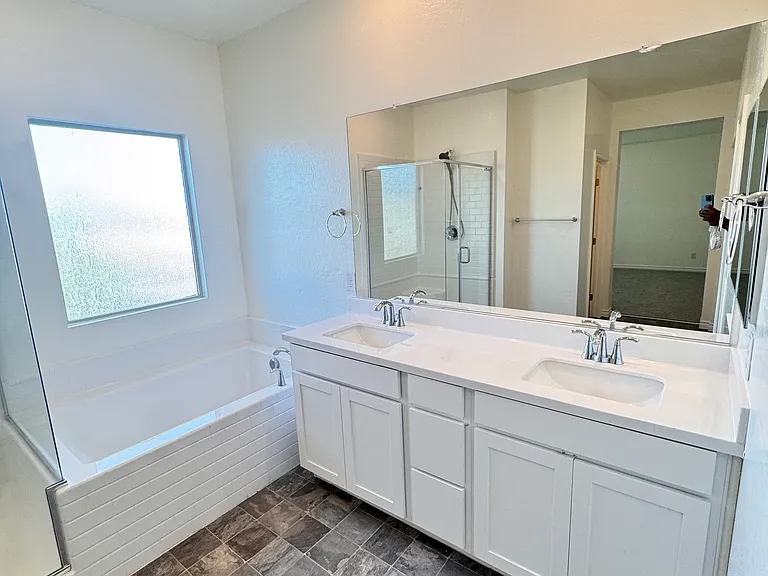 2711 Lindsey Springs St — Photo 37