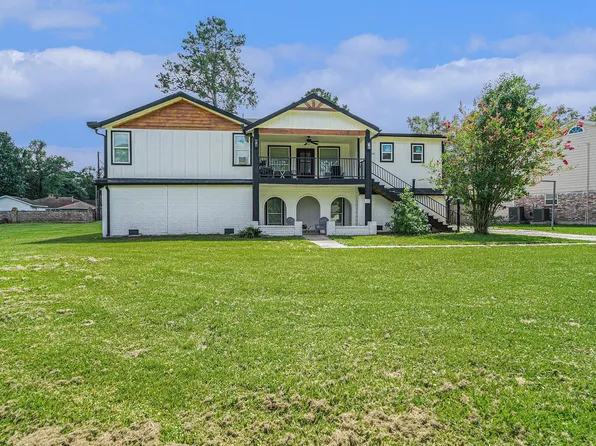 302 Brook Hollow Dr, Conroe, TX 77385