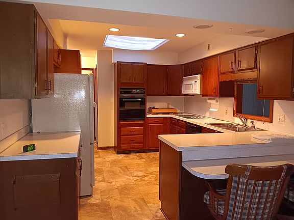 4th image of 831 W Ardussi St