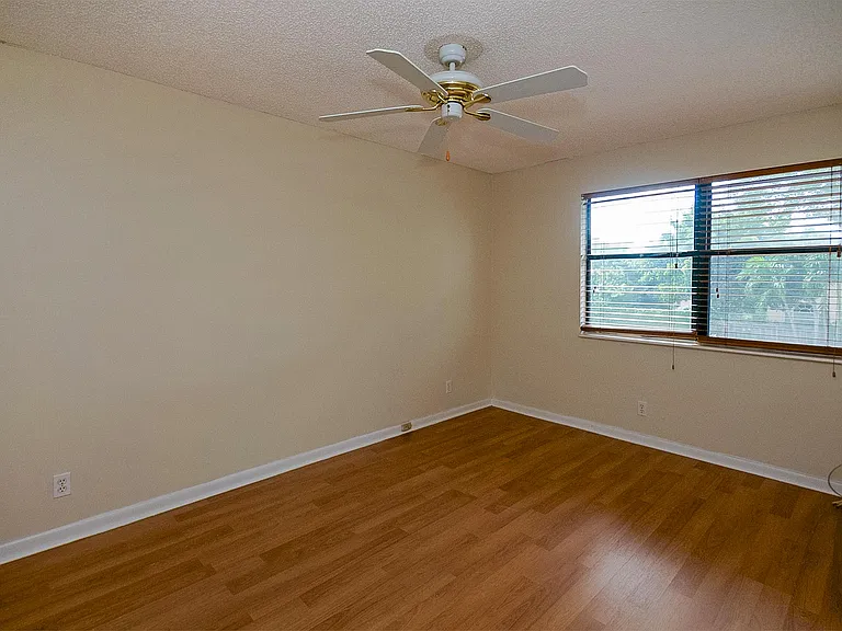 5170 Tennis Ln — Photo 9