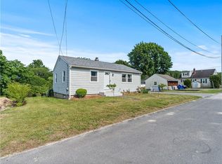 15 Paquin St, Warren, RI 02885