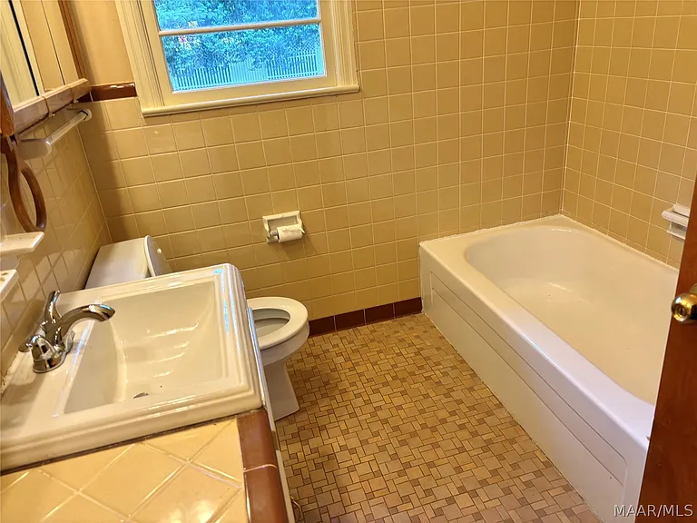 1024 Gaddis Ave — Photo 5