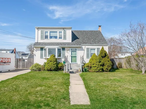 220 44th Street, Lindenhurst, NY 11757