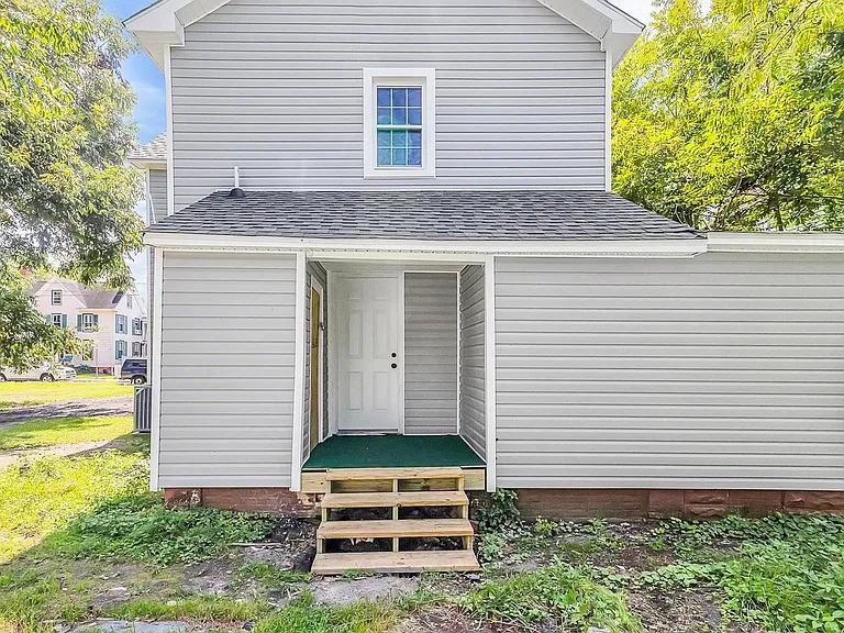 211 Walnut St — Photo 5