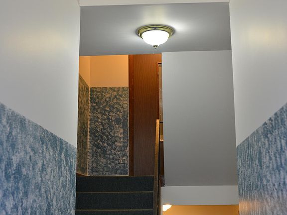 3rd image of 1440 Willow Ln APT 1