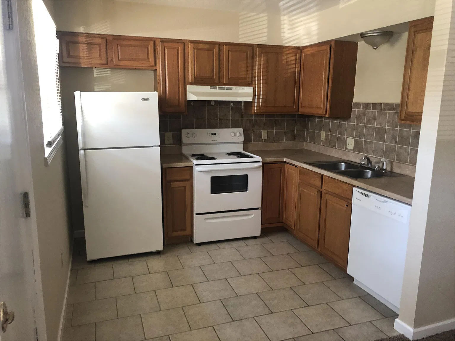 1512 S Meridian Ave — Photo 4
