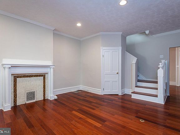 4th image of 712 W 11th St