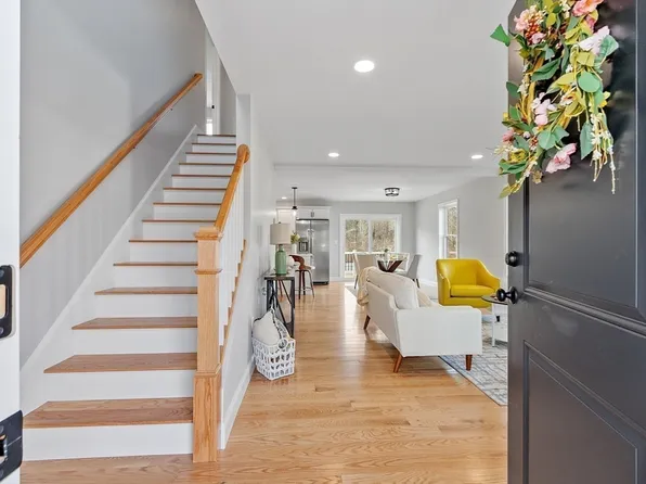 711 Massachusetts Ave #3, Lunenburg, MA 01462