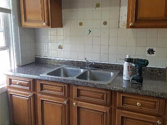 3rd image of 63 Sylvian St
