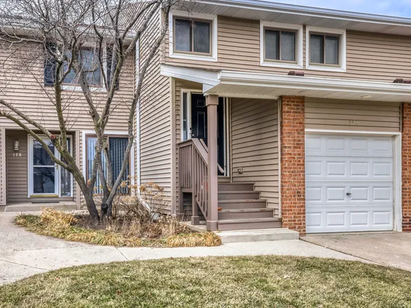 126 Autumn Ct #126, Buffalo Grove, IL 60089