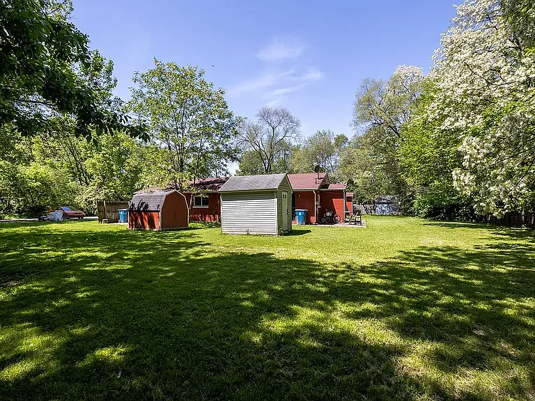 2028 E Clay St — Photo 4