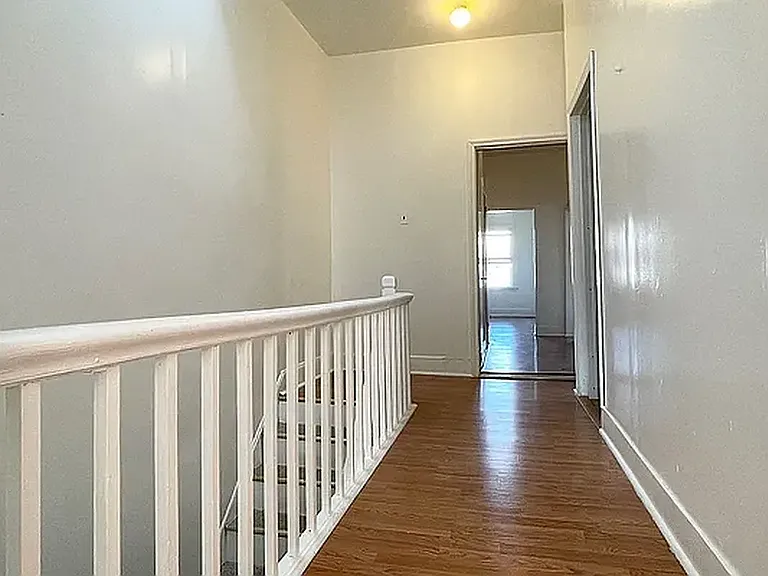 1042 Halsey St #2 — Photo 16