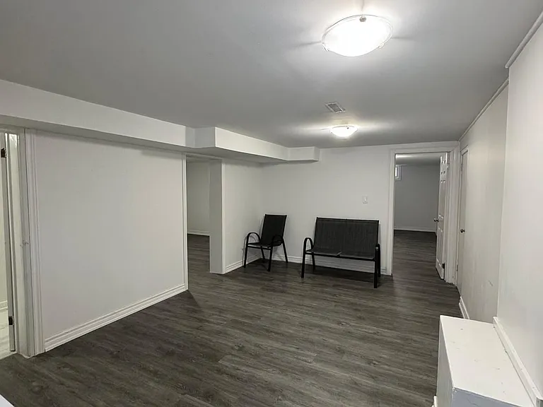 1467 Oxford St — Photo 31