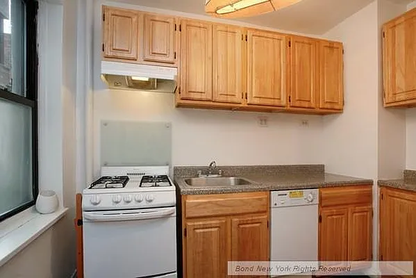 Sold by Bond New York | media 3