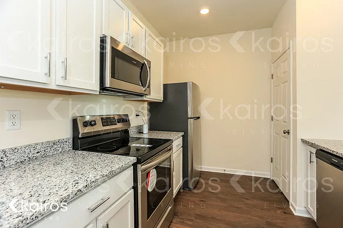 3 bed, 2.5 bath, 1304 sqft, $1,545 — Photo 4