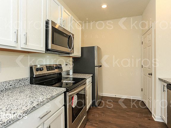 4th image of 118 Dudley Way SW