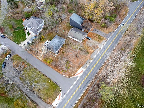 4th image of 1469 Highmoor Way
