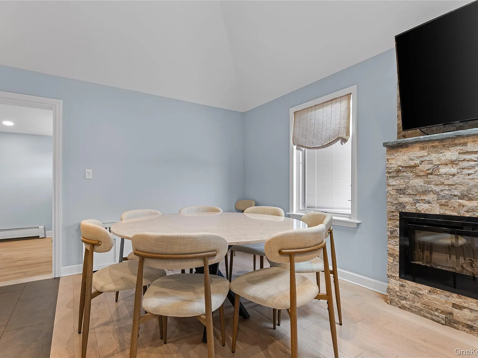 3 bed, 1.5 bath, $3,500 — Photo 2