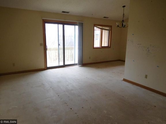 4th image of 2622 Lake Court Dr