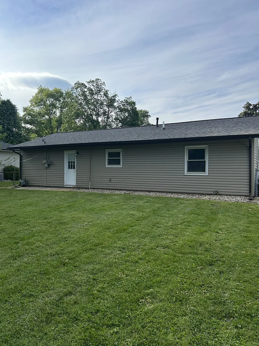 Building Photo - 321 Joy Dr