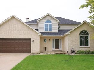 508 Old Farm Rd, Bloomington, IL 61704