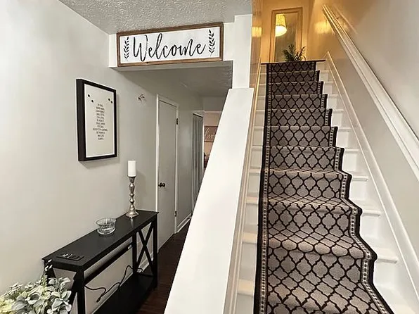 4 Sitting Bull Dr, Saint Albans, WV 25177