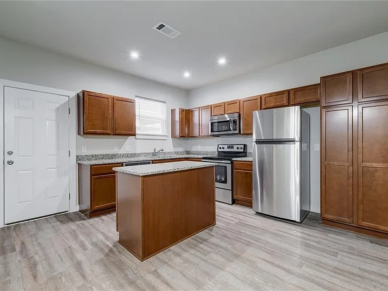906 Quartz Ct #602 — Photo 4