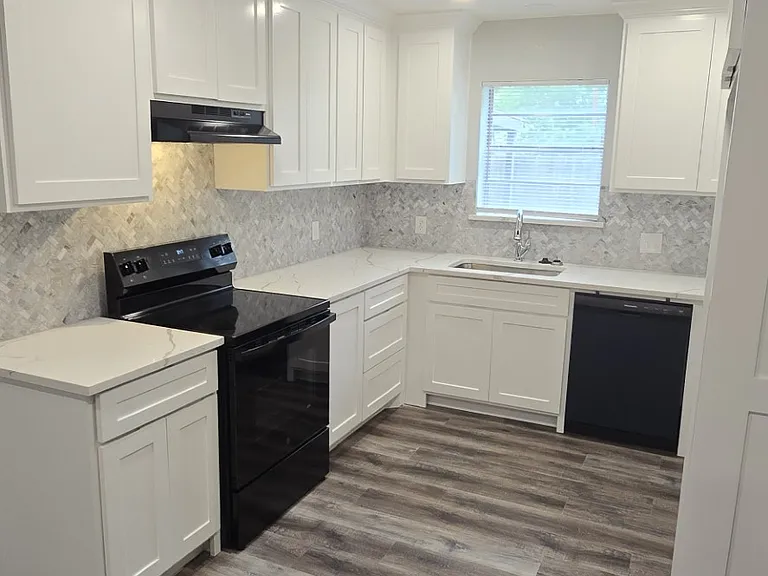 805 Aztec Dr — Photo 10