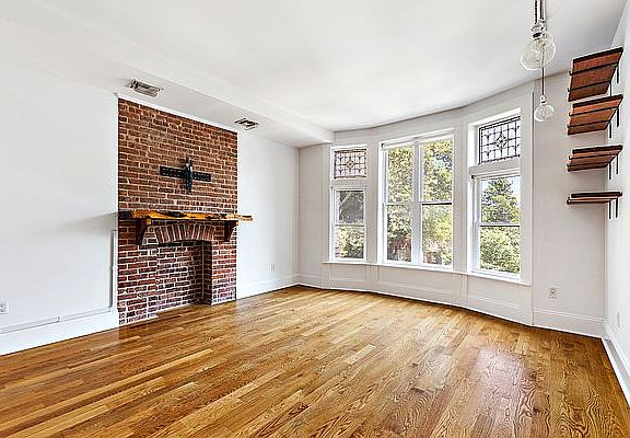 3rd image of 1200 Pacific St APT 2R