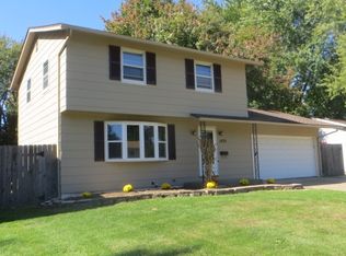 1825 Spruce Hills Dr, Bettendorf, IA
